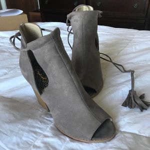 NWT Qupid heels.